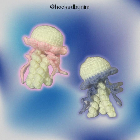 mini jellyfish keychain